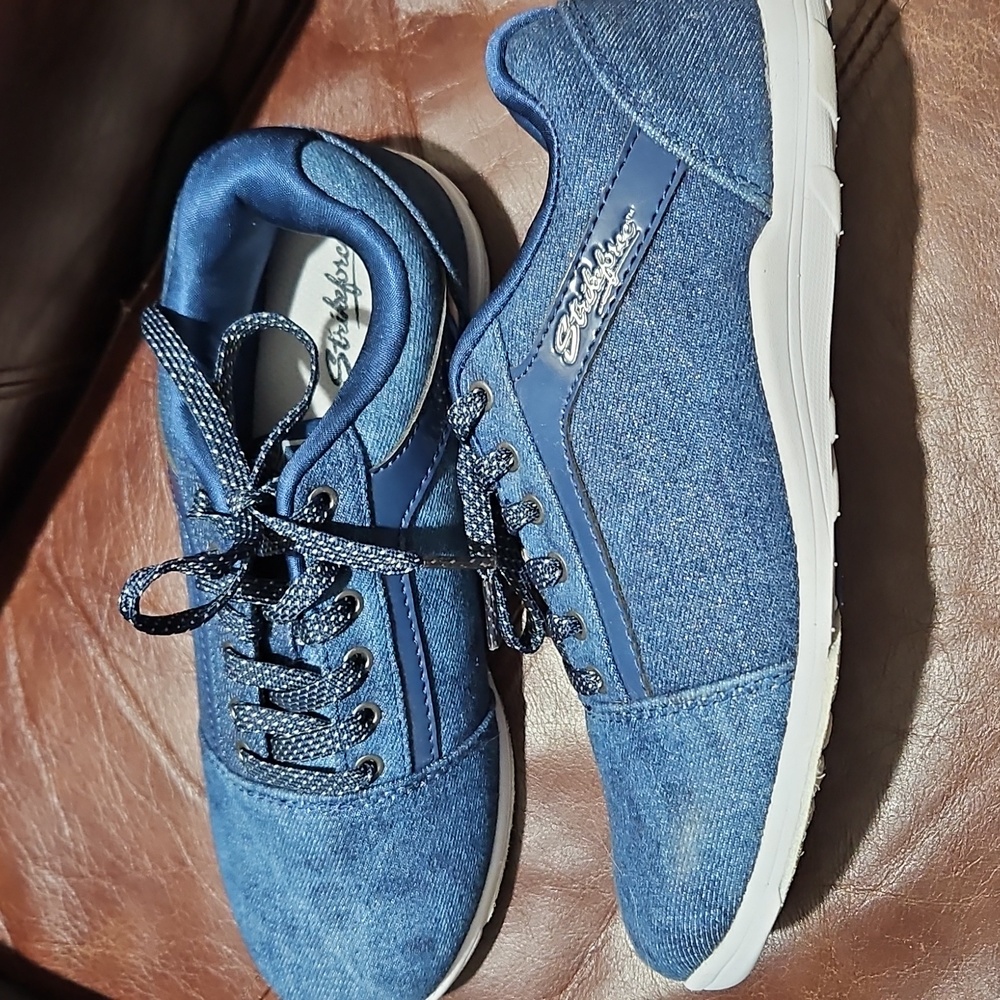 Women's Strikeforce Bowling Shoes Size 6